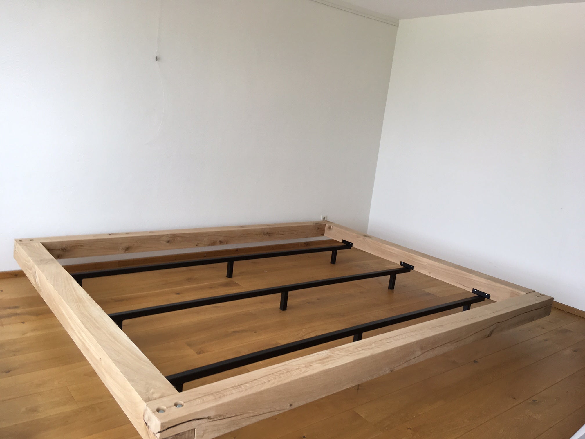 Extra bedsteun zwevend bed