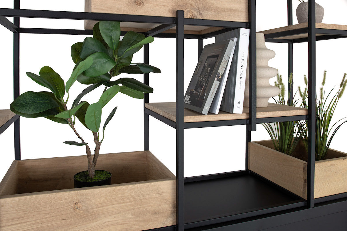 Schuifdeurkast met plantenbakken en planken