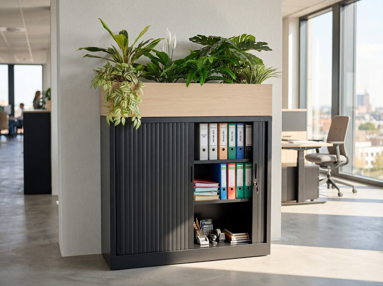 Roldeurkast met eiken plantenbak